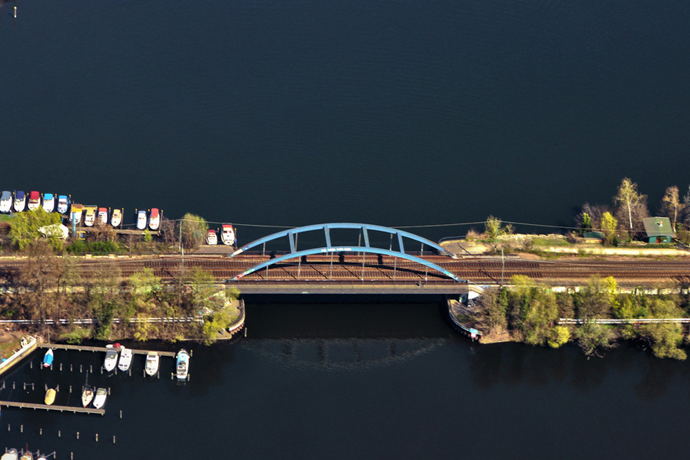 Potsdam_TemplinerSee_Eisenbahn.jpg