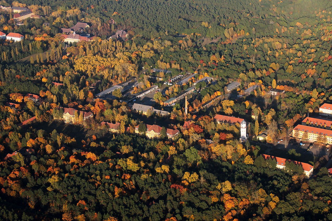 Wünsdorf_Waldstadt_Haus der Offiziere_herbst_1.jpg