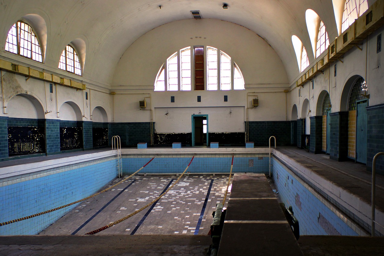 Schwimmhalle_2.jpg