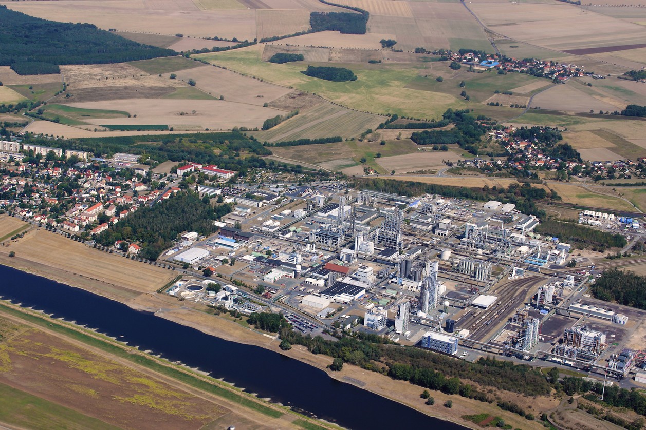Elbe_ Nünchritz_Chemie.jpg