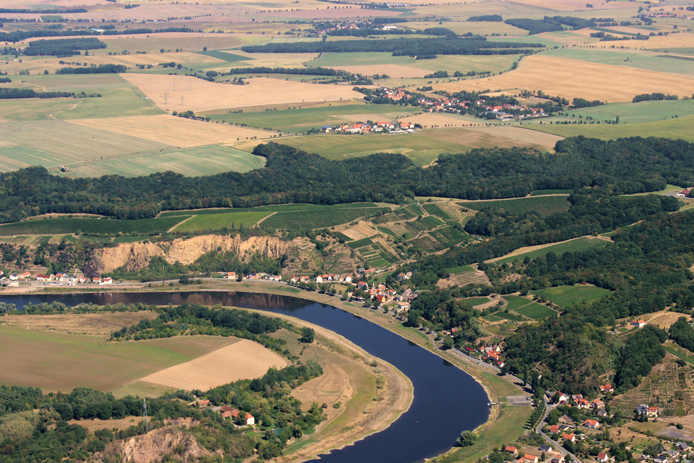 Elbe_An der Weinstrasse_Nünchritz.jpg