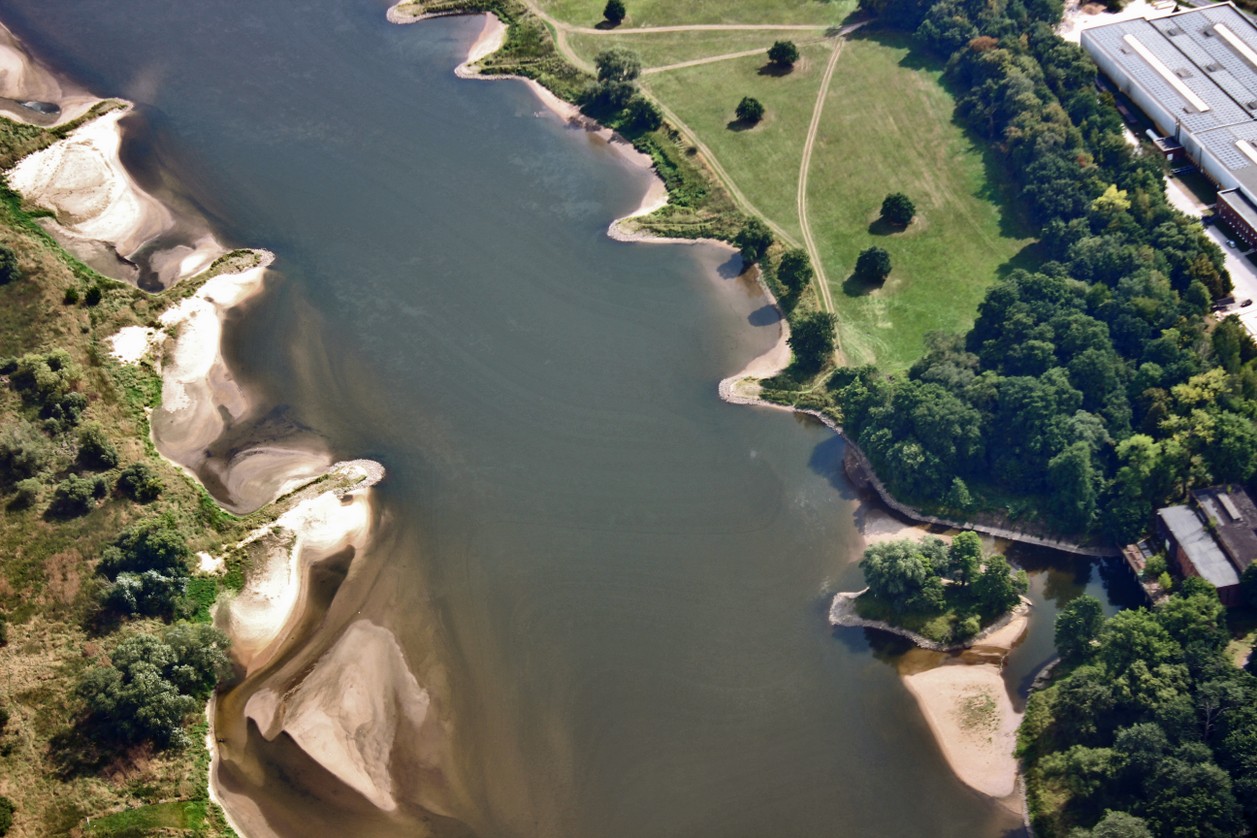 Elbe_Kraftwerk Vockerode_Elbe.jpg
