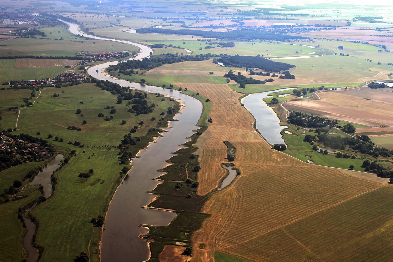 Elbe_KurveZahnaElster_Dabrun.jpg